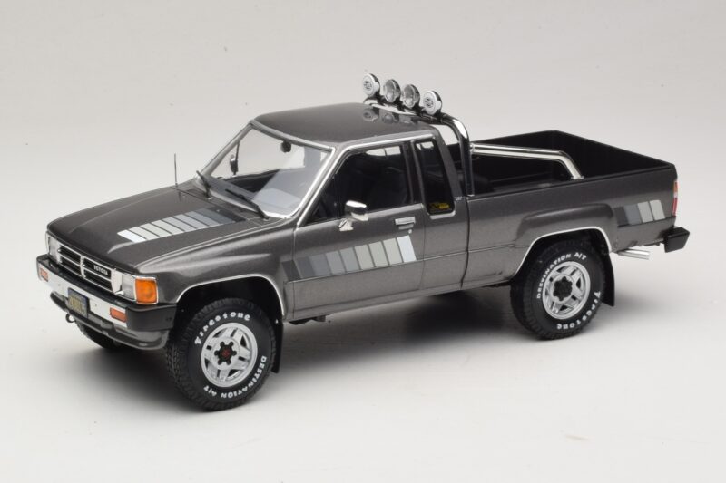 Toyota Hilux N50 Xtra Cab 4x4 Grijs Metallic KK-Scale 1:18 KKDC181563 Metaal