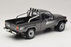 Toyota Hilux N50 Xtra Cab 4x4 Grijs Metallic KK-Scale 1:18 KKDC181563 Metaal — afbeelding 2 van 6