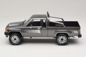 Toyota Hilux N50 Xtra Cab 4x4 Grijs Metallic KK-Scale 1:18 KKDC181563 Metaal — afbeelding 3 van 6
