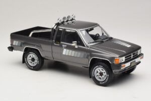 Toyota Hilux N50 Xtra Cab 4x4 Grijs Metallic KK-Scale 1:18 KKDC181563 Metaal — afbeelding 4 van 6