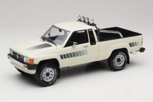 Toyota Hilux N50 Xtra Cab 4x4 Wit KK-Scale 1:18 KKDC181564 Metaal