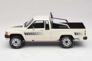 Toyota Hilux N50 Xtra Cab 4x4 Wit KK-Scale 1:18 KKDC181564 Metaal — afbeelding 3 van 6