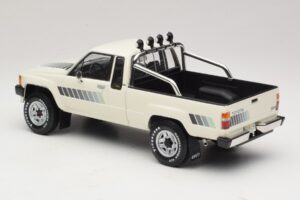 Toyota Hilux N50 Xtra Cab 4x4 Wit KK-Scale 1:18 KKDC181564 Metaal — afbeelding 5 van 6