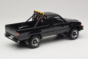 Toyota Hilux N60 SR5 Back to the Future II Glanzend Zwart Otto 1:18 OT481 Hars — afbeelding 2 van 6