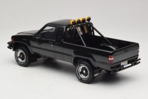 Toyota Hilux N60 SR5 Back to the Future II Glanzend Zwart Otto 1:18 OT481 Hars — afbeelding 5 van 6