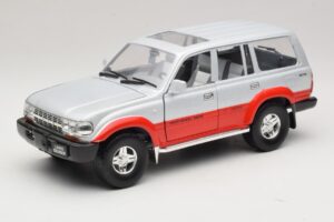 Toyota Land Cruiser J80 Zilver Rood Road Legends 1:18 92098 Metaal