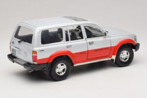 Toyota Land Cruiser J80 Zilver Rood Road Legends 1:18 92098 Metaal — afbeelding 3 van 8