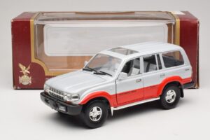 Toyota Land Cruiser J80 Zilver Rood Road Legends 1:18 92098 Metaal — afbeelding 8 van 8