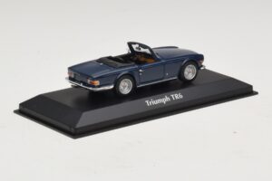 Triumph TR6 Donkerblauw Maxichamps 1:43 940132570 Metaal — afbeelding 2 van 5