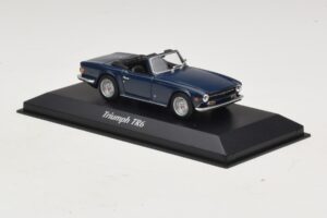 Triumph TR6 Donkerblauw Maxichamps 1:43 940132570 Metaal — afbeelding 3 van 5