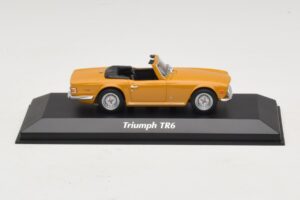 Triumph TR6 Oranje Maxichamps 1:43 Triumph TR6 Oranje Maxichamps 1:43 940132571 Metaal