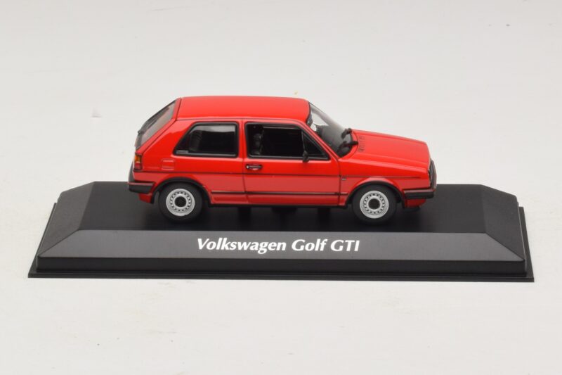 Volkswagen Golf GTI Mk2 Rood Maxichamps 1:43 940054121 Metaal