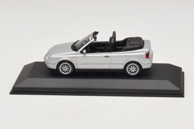 Volkswagen Golf Mk4 Cabriolet Zilver Dealer Editie Minichamps 1:43 GOLF004 Metaal
