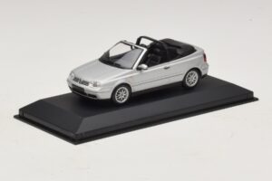 Volkswagen Golf Mk4 Cabriolet Zilver Dealer Editie Minichamps 1:43 GOLF004 Metaal — afbeelding 2 van 5