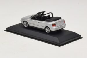 Volkswagen Golf Mk4 Cabriolet Zilver Dealer Editie Minichamps 1:43 GOLF004 Metaal — afbeelding 3 van 5