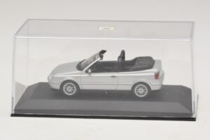 Volkswagen Golf Mk4 Cabriolet Zilver Dealer Editie Minichamps 1:43 GOLF004 Metaal — afbeelding 4 van 5