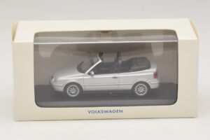 Volkswagen Golf Mk4 Cabriolet Zilver Dealer Editie Minichamps 1:43 GOLF004 Metaal — afbeelding 5 van 5