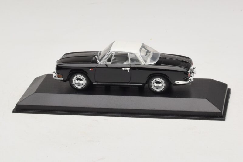 Volkswagen Karmann Ghia Zwart met wit dak Minichamps 1:43 430050224 Metaal
