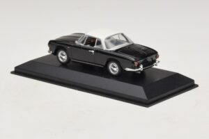 Volkswagen Karmann Ghia Zwart met wit dak Minichamps 1:43 430050224 Metaal — afbeelding 3 van 5