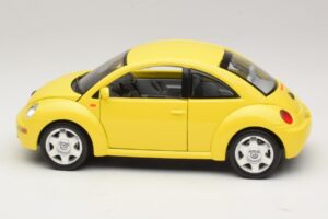 Volkswagen New Beetle A4 Geel Bburago 1:18 3302 Metaal — afbeelding 4 van 8