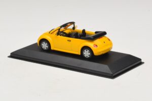 Volkswagen New Beetle Cabriolet Geel Minichamps 1:43 BEETLE002 Metaal — afbeelding 3 van 5
