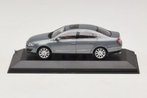 Volkswagen Passat B6 Grijs Metallic Minichamps 1:43 PASSAT006 Metaal