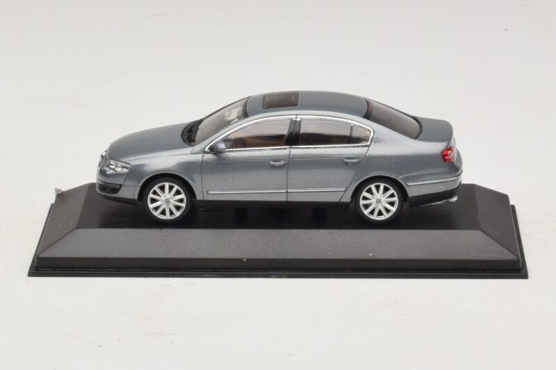 Volkswagen Passat B6 Grijs Metallic Minichamps 1:43 PASSAT006 Metaal