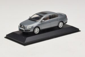 Volkswagen Passat B6 Grijs Metallic Minichamps 1:43 PASSAT006 Metaal — afbeelding 2 van 5