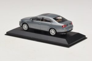 Volkswagen Passat B6 Grijs Metallic Minichamps 1:43 PASSAT006 Metaal — afbeelding 3 van 5
