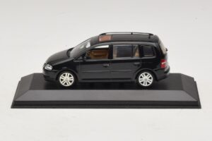 Volkswagen Touran 1T Zwart Minichamps 1:43 TOURAN005 Metaal