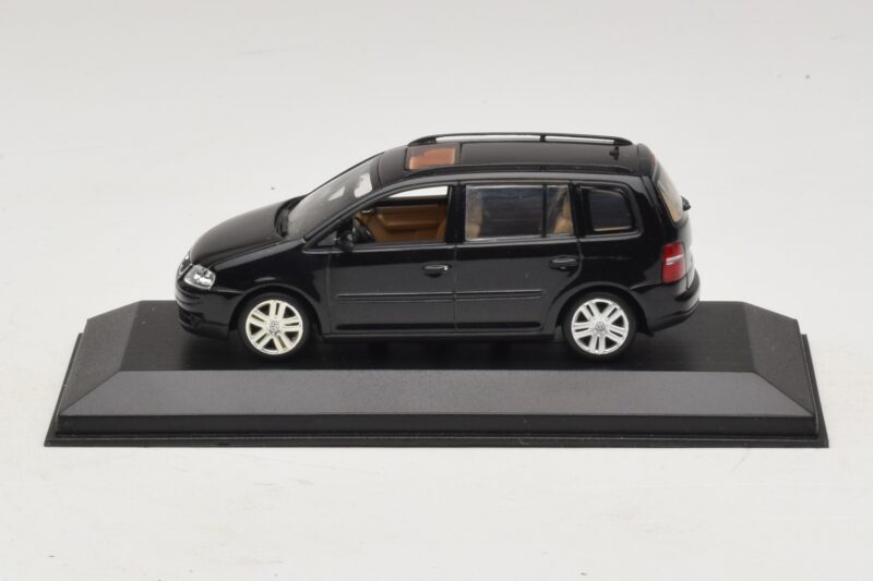 Volkswagen Touran 1T Zwart Minichamps 1:43 TOURAN005 Metaal