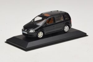 Volkswagen Touran 1T Zwart Minichamps 1:43 TOURAN005 Metaal — afbeelding 2 van 5