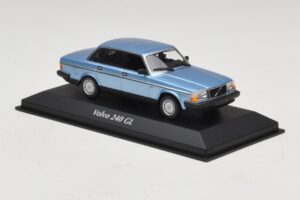 Volvo 240 GL Blue Metallic Maxichamps 1:43 940171400 Metaal — afbeelding 3 van 5