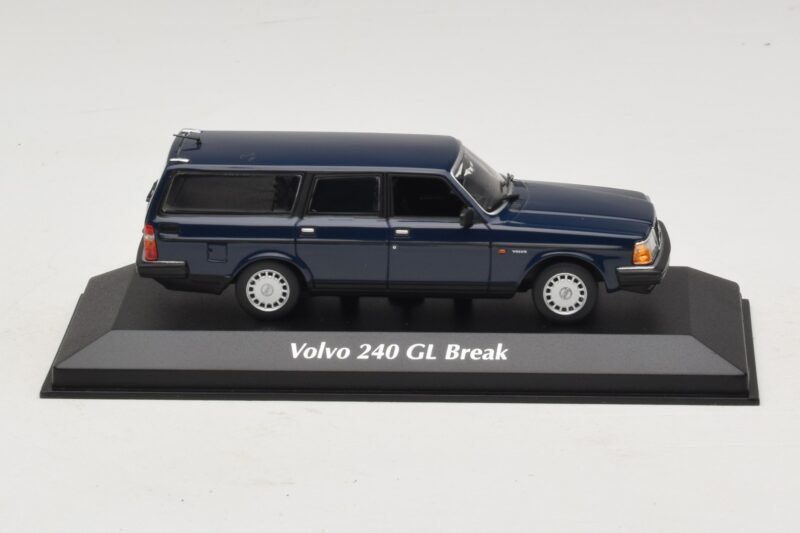Volvo 240 GL Station Donkerblauw Maxichamps 1:43 940171412 Metaal
