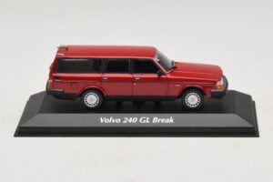 Volvo 240 GL Station Rood Maxichamps 1:43 940171410 Metaal