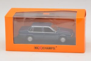 Volvo 740 Dark Blue Metallic Maxichamps 1:43 940171701 Metaal — afbeelding 5 van 5