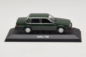 Volvo 740 Donkergroen Maxichamps 1:43 940171700 Metaal