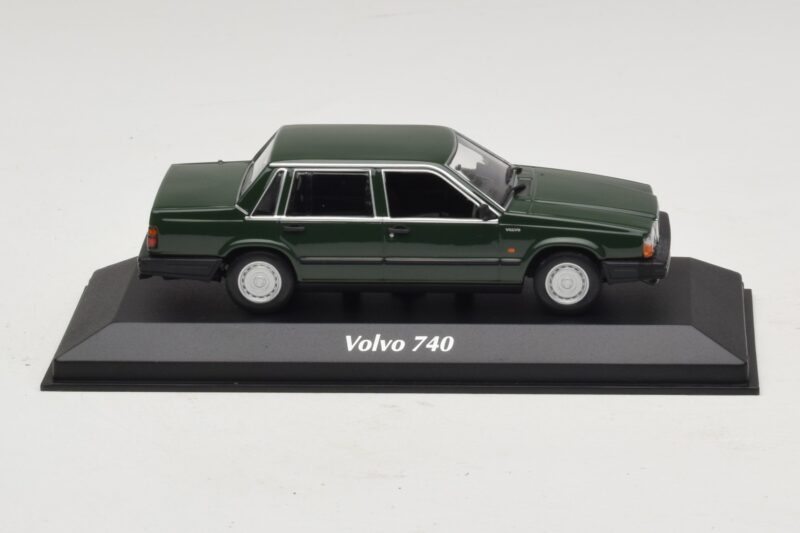 Volvo 740 Donkergroen Maxichamps 1:43 940171700 Metaal